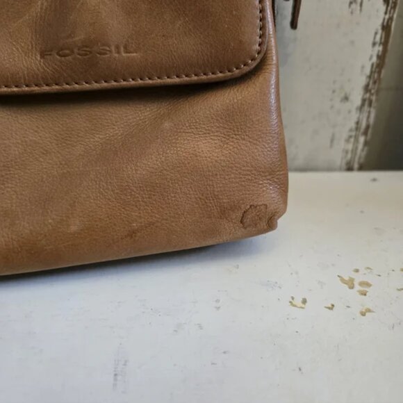 Vintage Leather Fossil Crossbody Purse - Picture 4 of 5